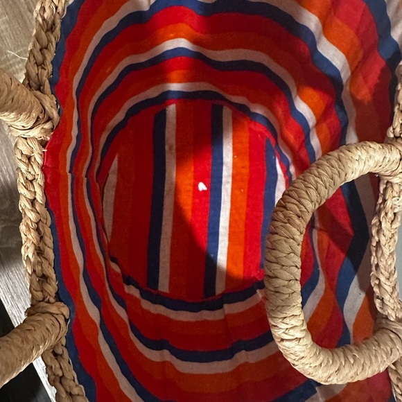 Stylish Tan Tote Bag with Red and Blue Lining - Picture 5 of 7